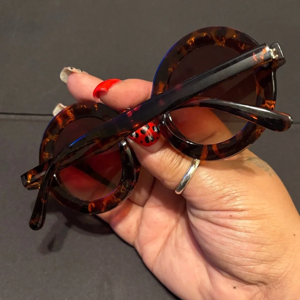 L'AGELUVE Fashion Inspired Round Sunglasses with Gold Bee